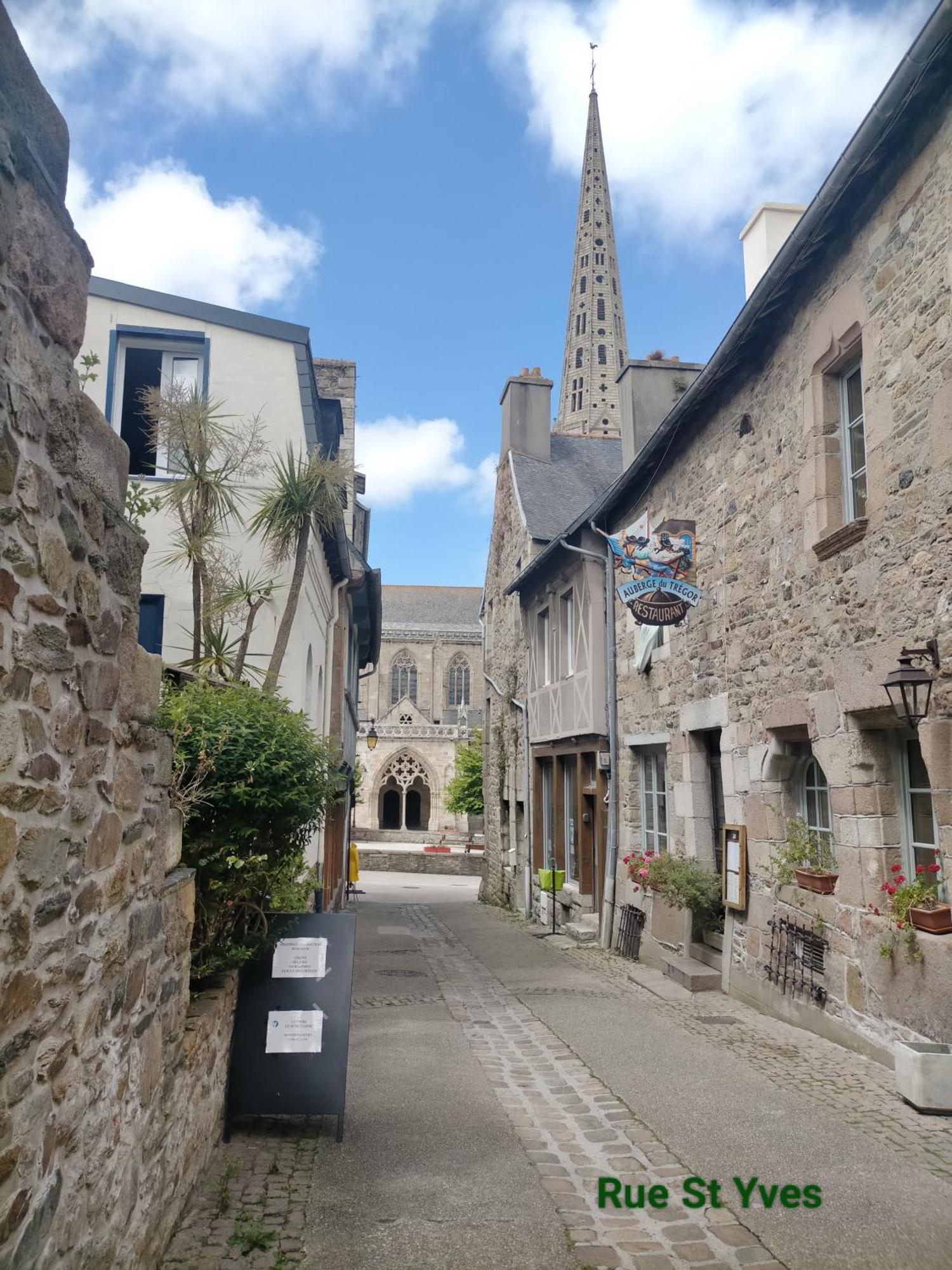 Le 1 St Yves Studios Tréguier エクステリア 写真